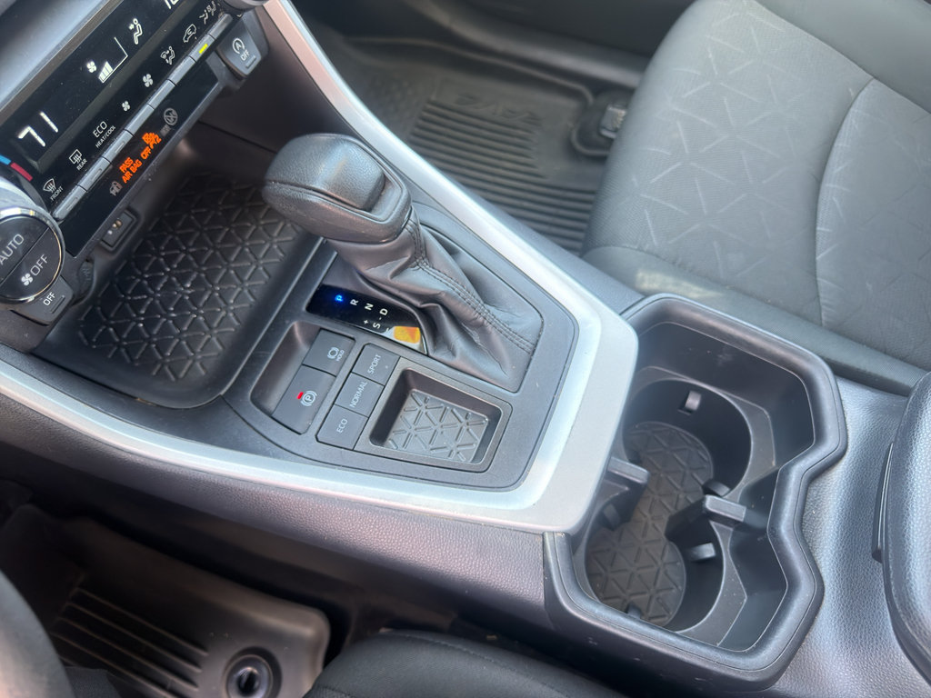 2024 Toyota RAV4 XLE - Photo 21