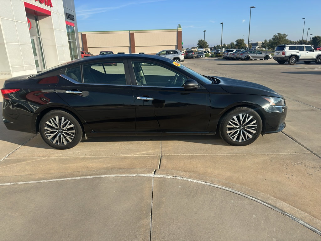 Used 2024 Nissan Altima 2.5 SV Sedan