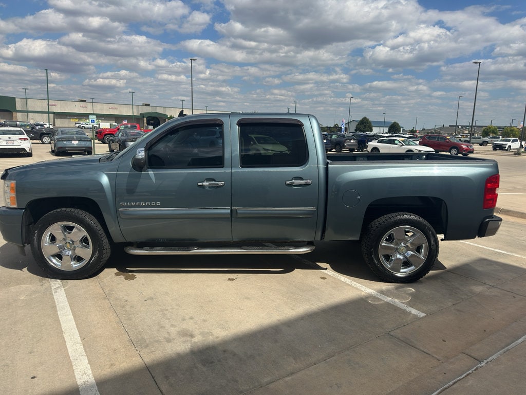 Used 2011 Chevrolet Silverado 1500 LT with VIN 3GCPCSE04BG208181 for sale in Garden City, KS