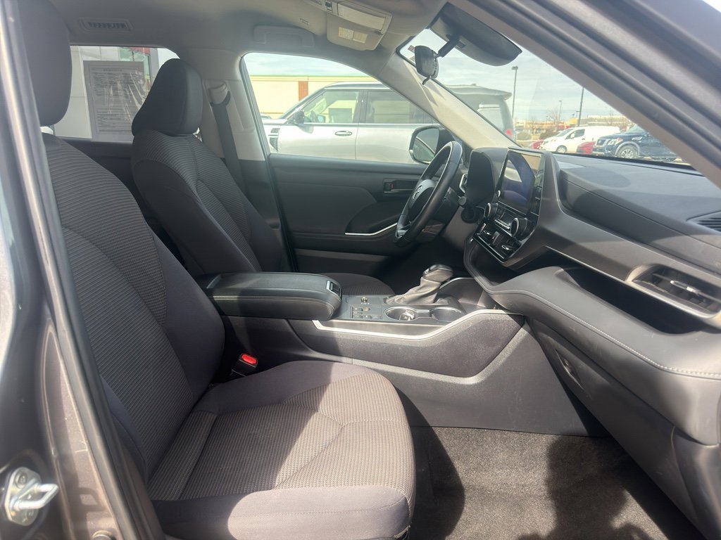 Used 2024 Toyota Highlander LE SUV