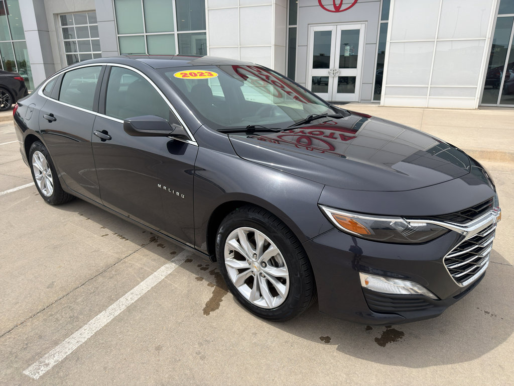 Used 2023 Chevrolet Malibu 1LT with VIN 1G1ZD5ST3PF172328 for sale in Garden City, KS