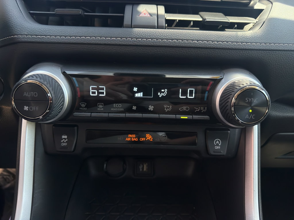 2024 Toyota RAV4 XLE - Photo 19