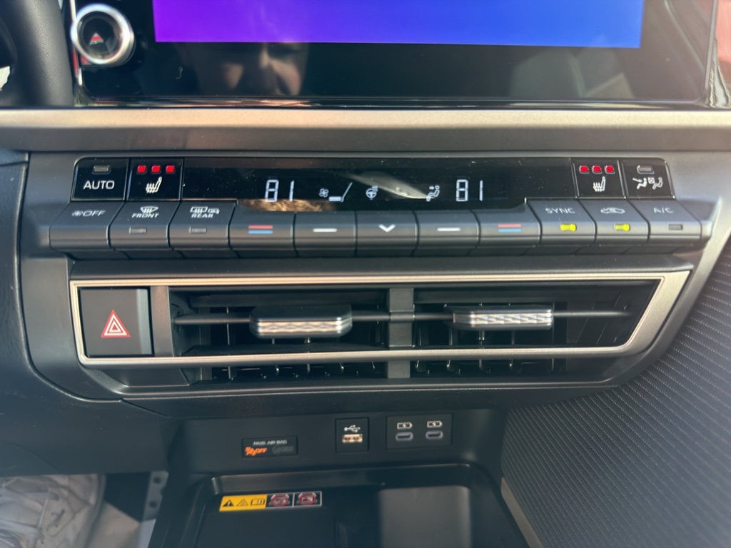 2026 Toyota Camry SE - Photo 18