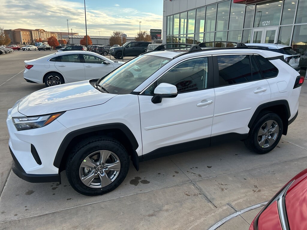 2025 Toyota RAV4 XLE photo 2