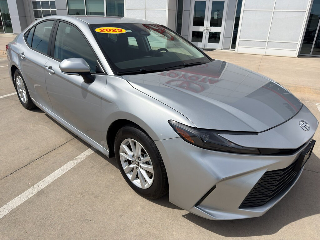 2025 Toyota Camry LE - Photo 23