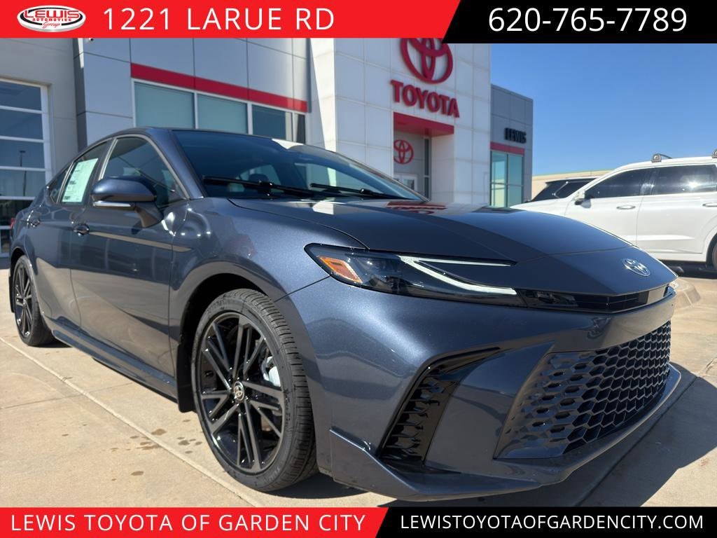 2026 Toyota Camry XSE Hybrid's photo