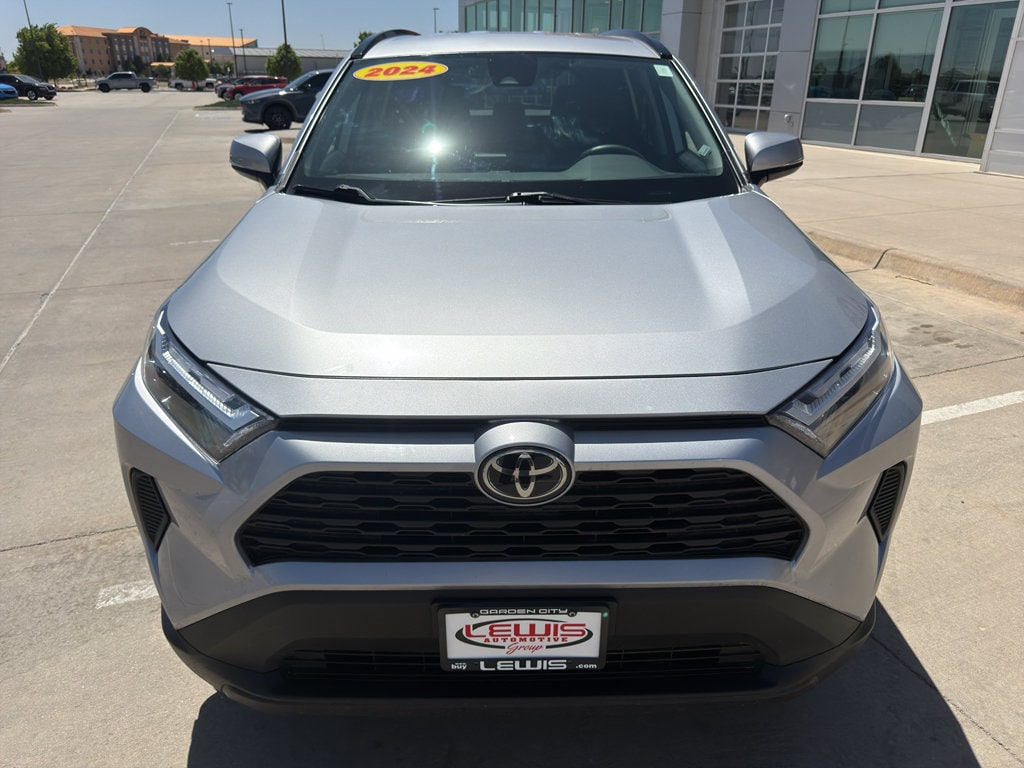 2024 Toyota RAV4 XLE - Photo 25