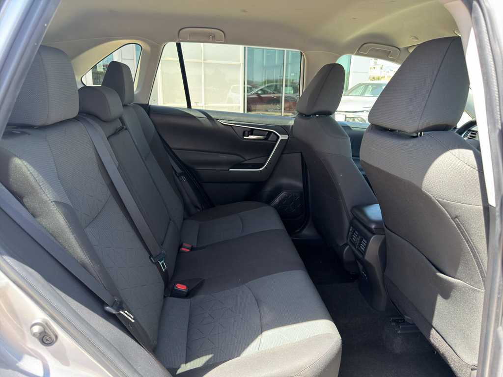 2024 Toyota RAV4 XLE - Photo 6