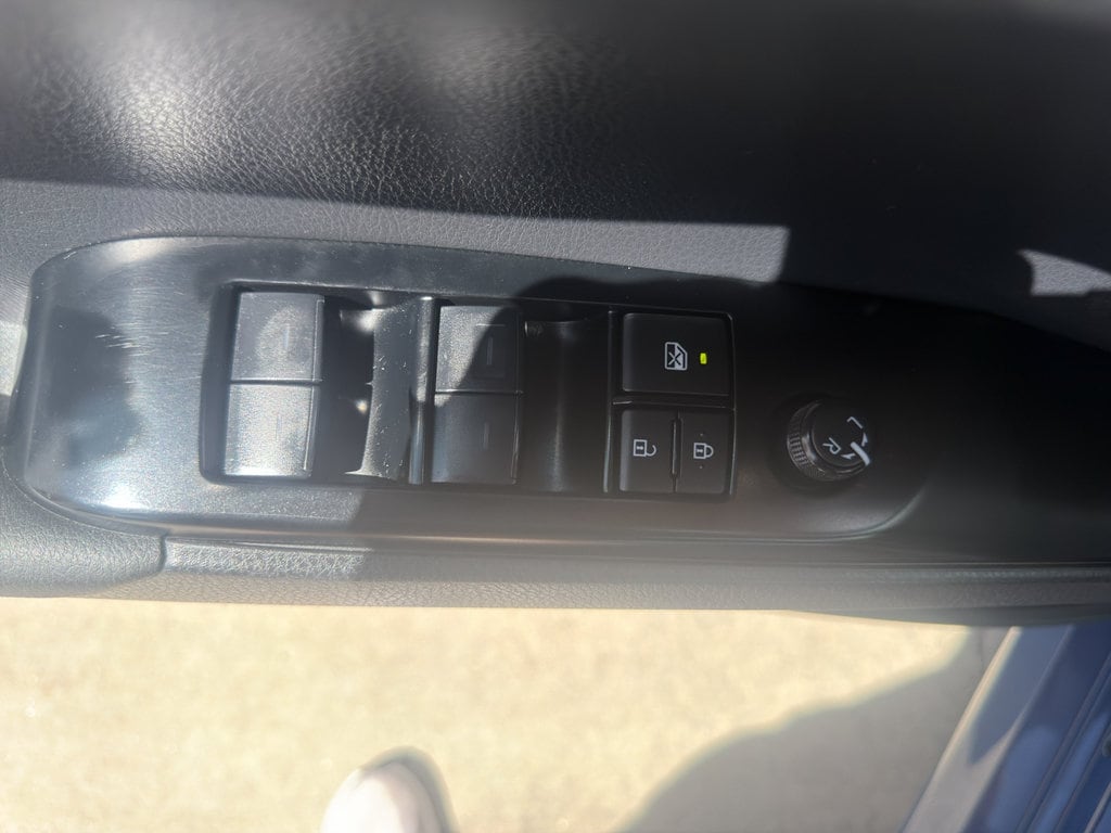 2025 Toyota Camry LE - Photo 12