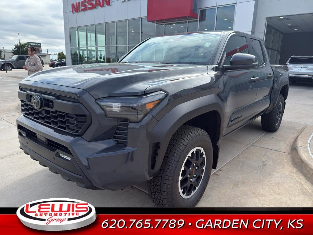 2025 Toyota Tacoma TRD Off-Road photo 3