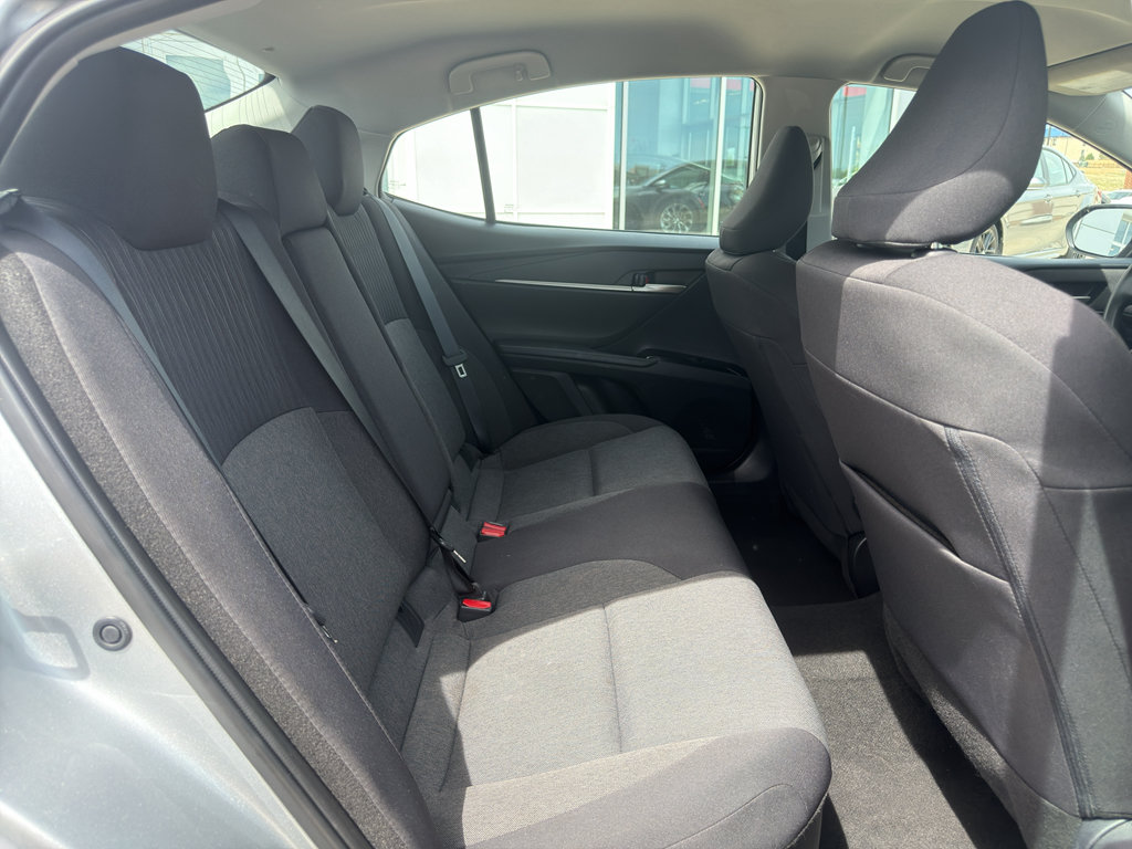 2025 Toyota Camry LE - Photo 6