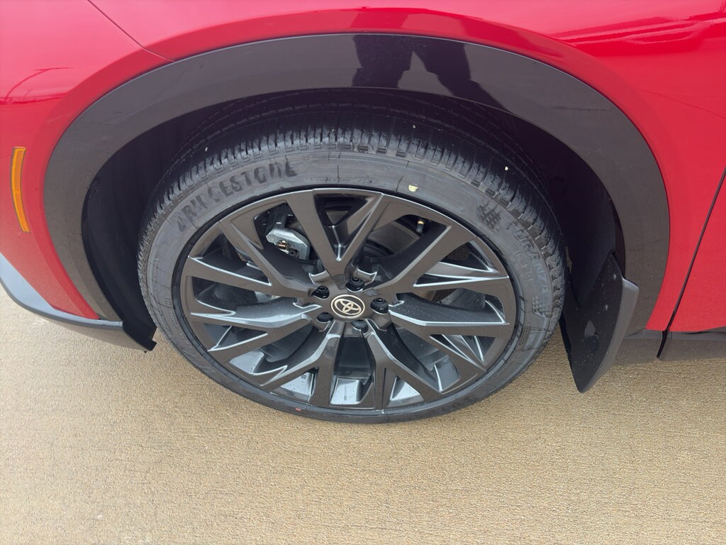 2025 Toyota Crown Signia Limited - Photo 18