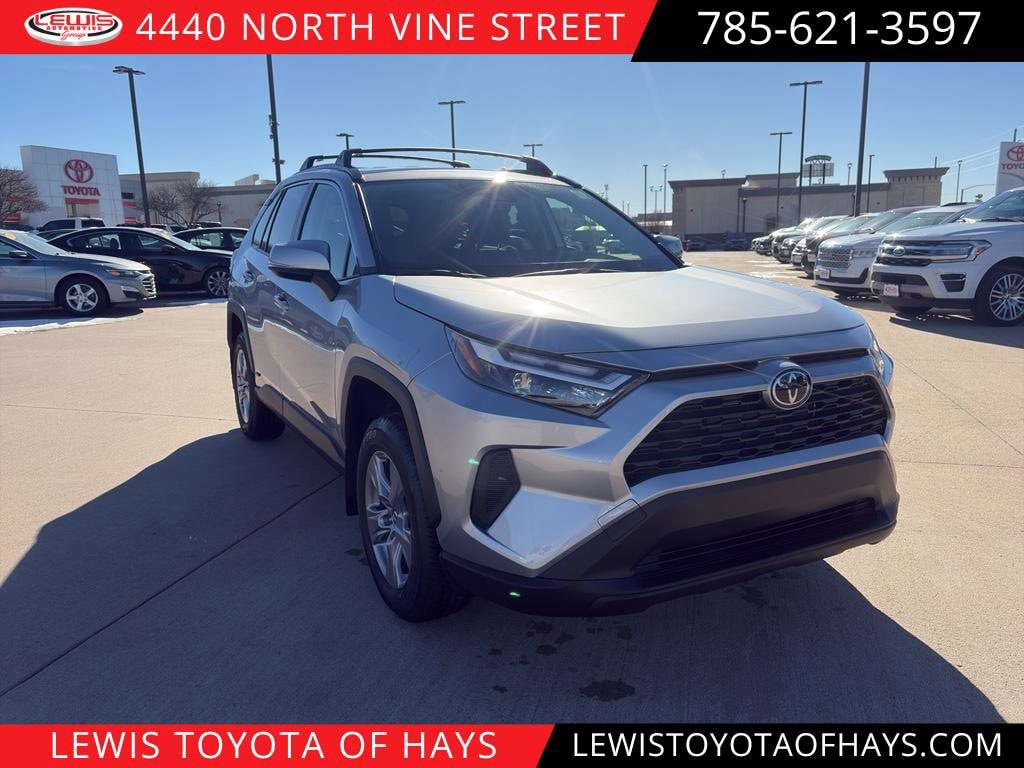 2025 Toyota RAV4 XLE's photo