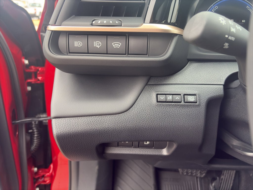 2025 Toyota Crown Signia Limited - Photo 6