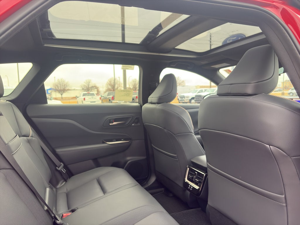 2025 Toyota Crown Signia Limited - Photo 12