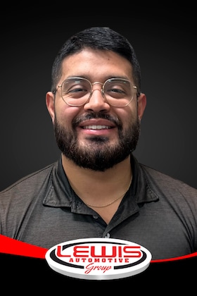 Staff member Elias Robles from ID_8827a9a1539a