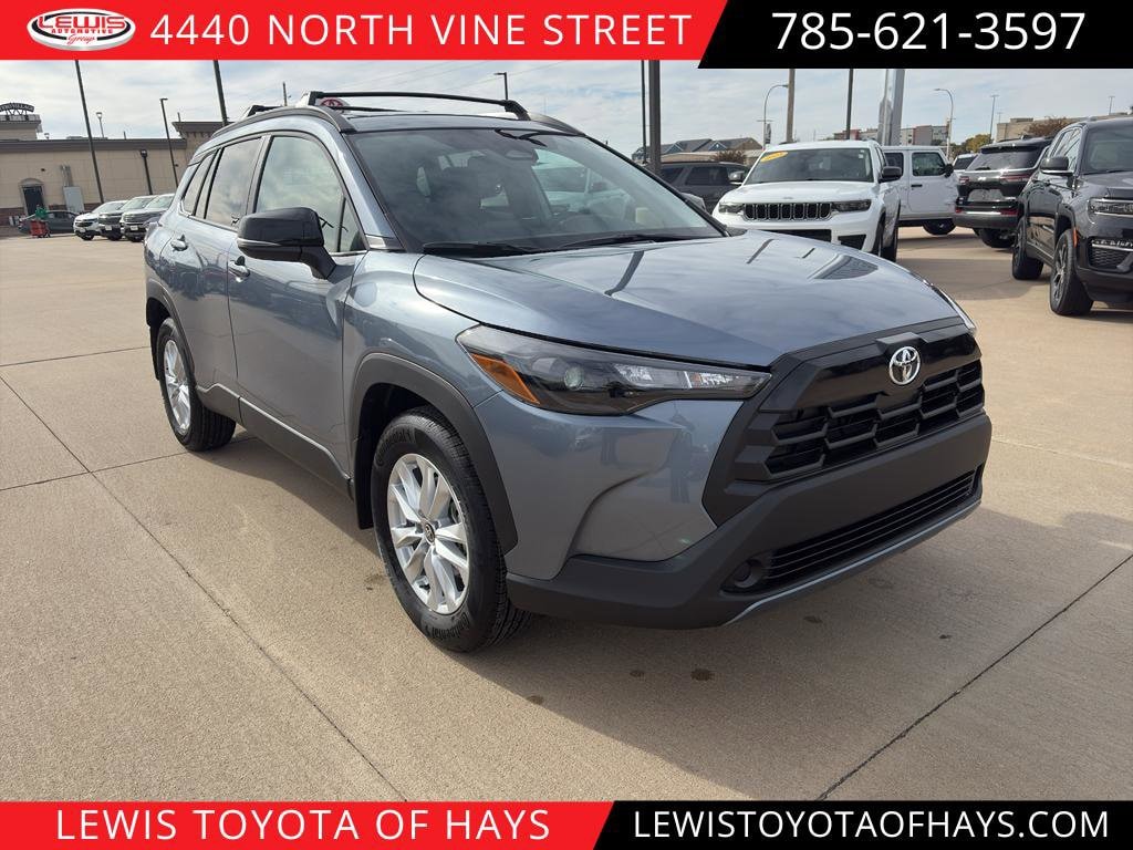 2026 Toyota Corolla Cross LE's photo