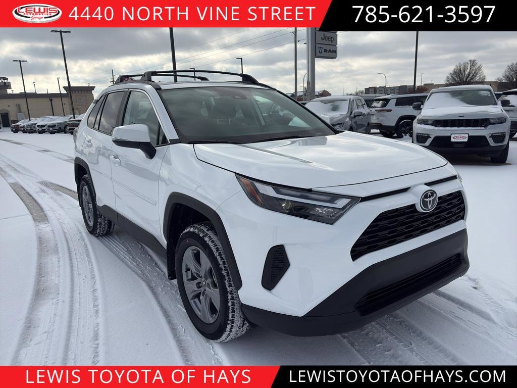 2025 Toyota RAV4 XLE's photo