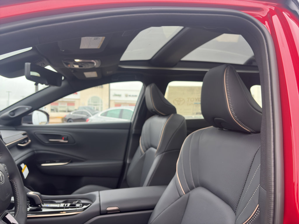 2025 Toyota Crown Signia Limited - Photo 8