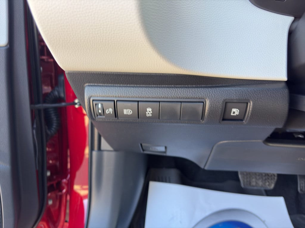 2026 Toyota Corolla SE - Photo 8