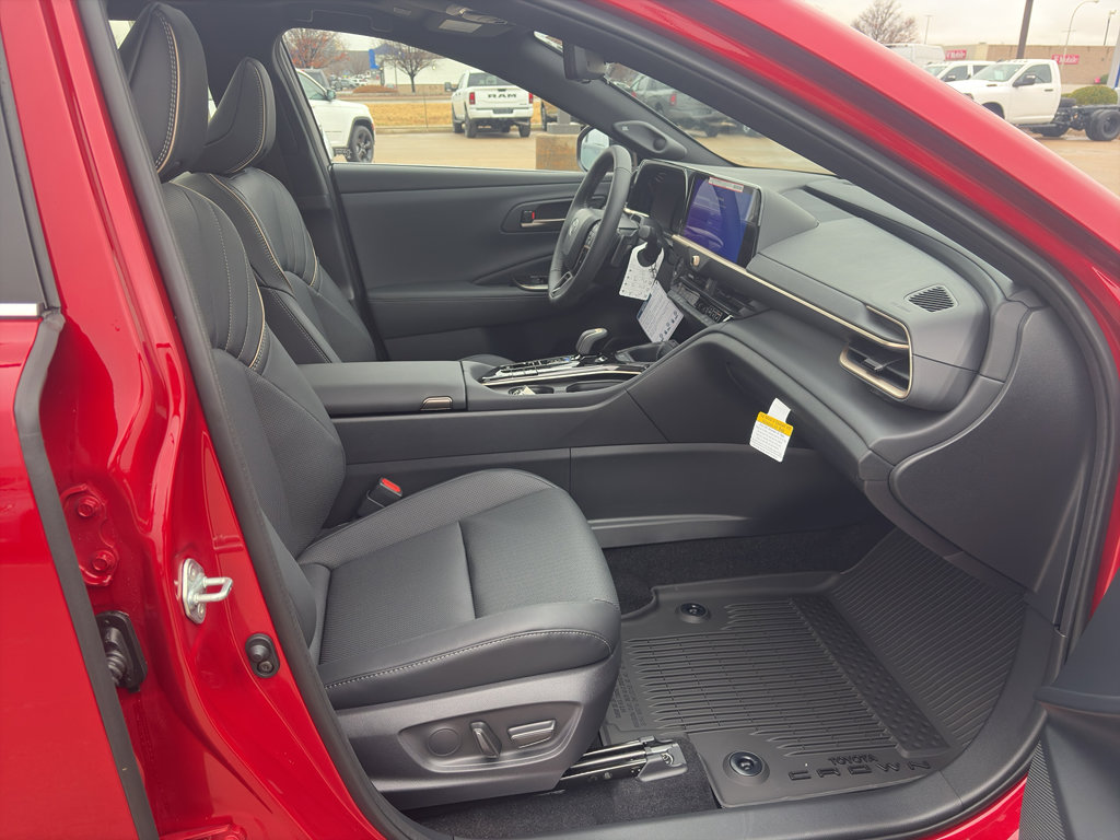 2025 Toyota Crown Signia Limited - Photo 13