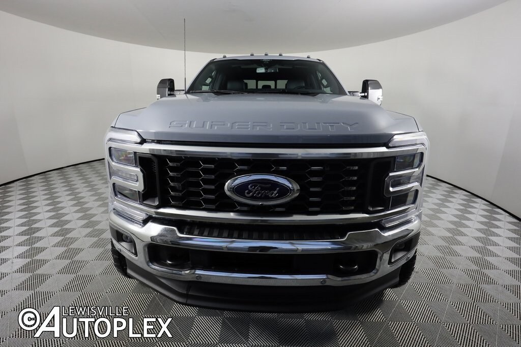 2025 Ford F-450 Platinum photo 2