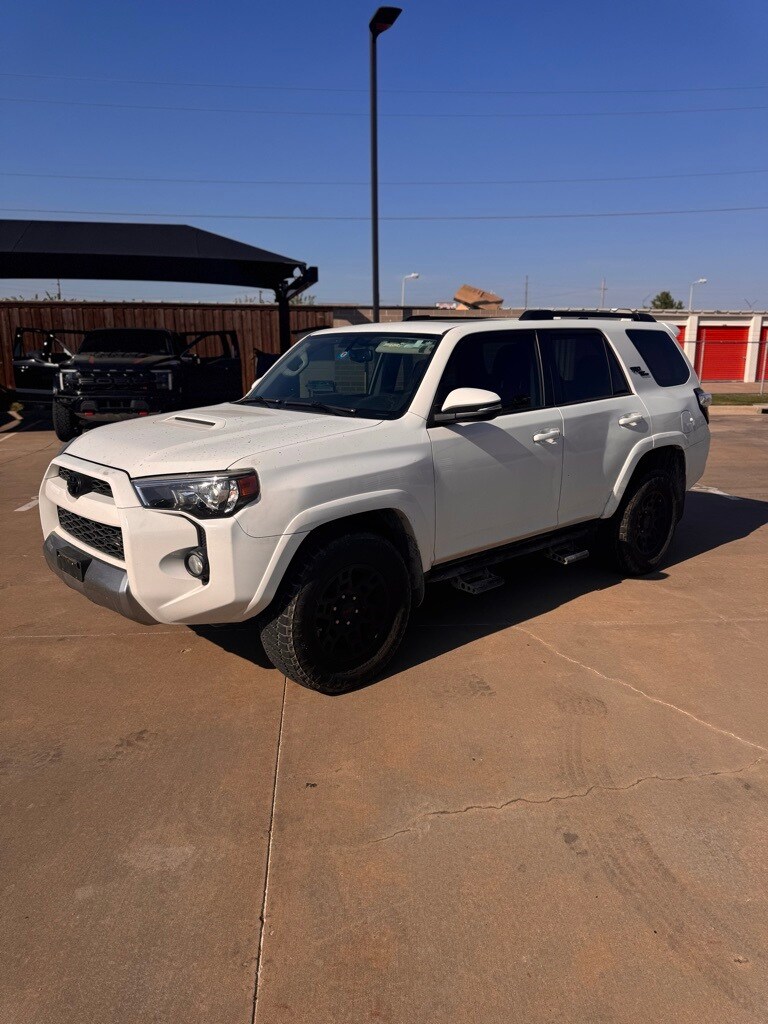 2019 Toyota 4Runner TRD Off-Road Premium photo 2