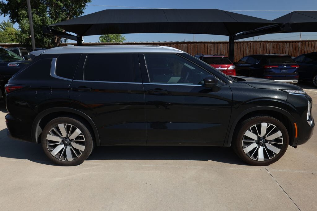 Used 2025 Mitsubishi Outlander Platinum Edition SUV