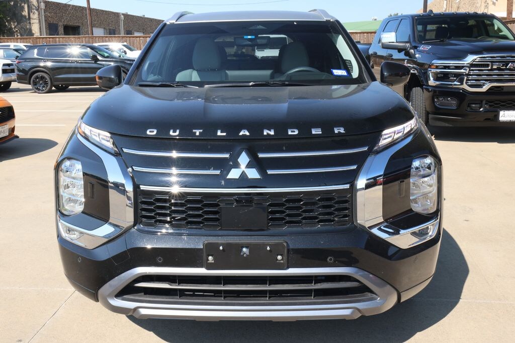 Used 2025 Mitsubishi Outlander Platinum Edition SUV
