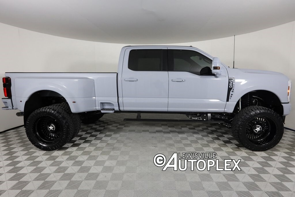 2025 Ford F-350 Platinum photo 3