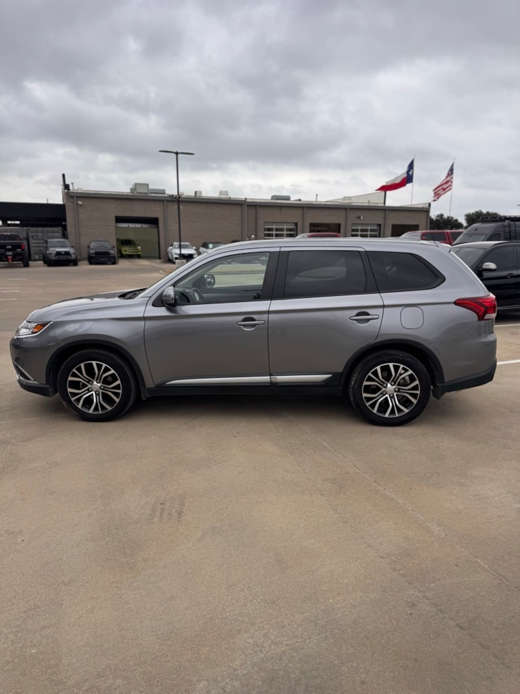 Used 2018 Mitsubishi Outlander SE SUV