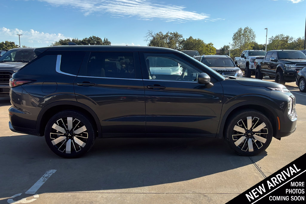 Used 2025 Mitsubishi Outlander SE SUV