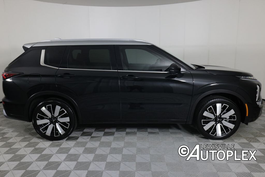 Used 2025 Mitsubishi Outlander Platinum Edition SUV