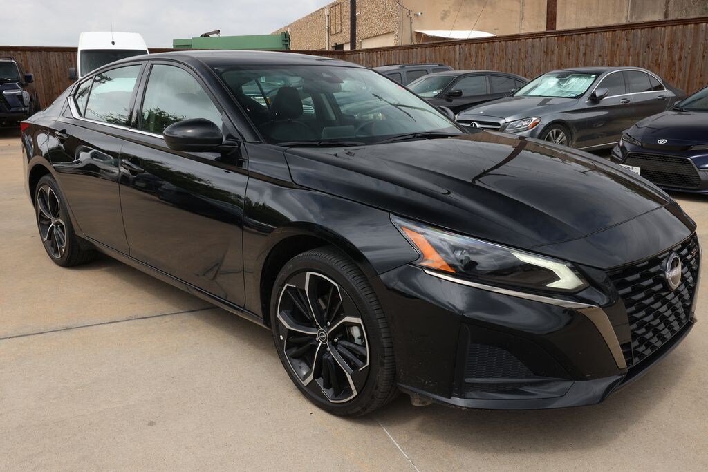 Used 2025 Nissan Altima SR Sedan