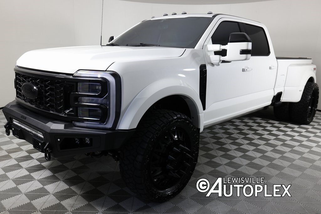 2025 Ford F-450 Platinum photo 2