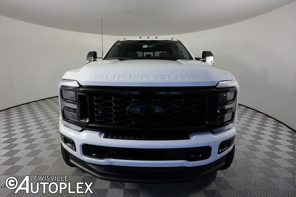 2025 Ford F-450 Platinum photo 2