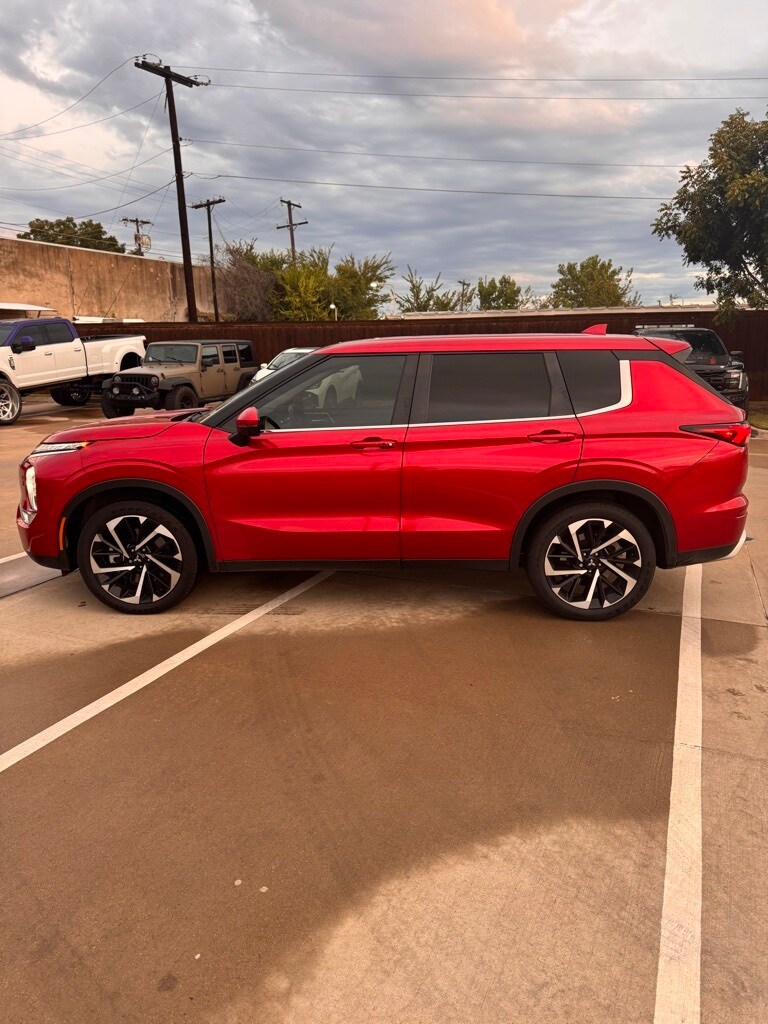 2022 Mitsubishi Outlander SE photo 3