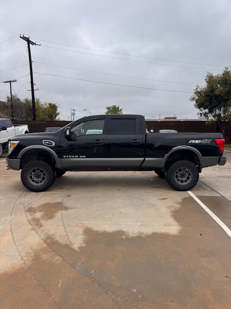 2016 Nissan Titan PRO-4X photo 2
