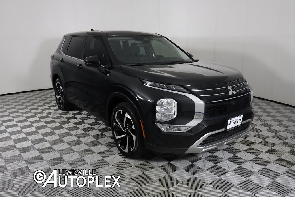 2023 Mitsubishi Outlander SE photo 2