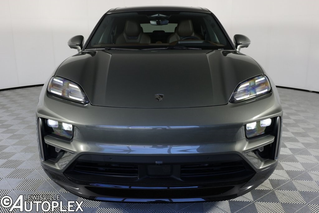 2025 Porsche Macan Electric Turbo photo 2