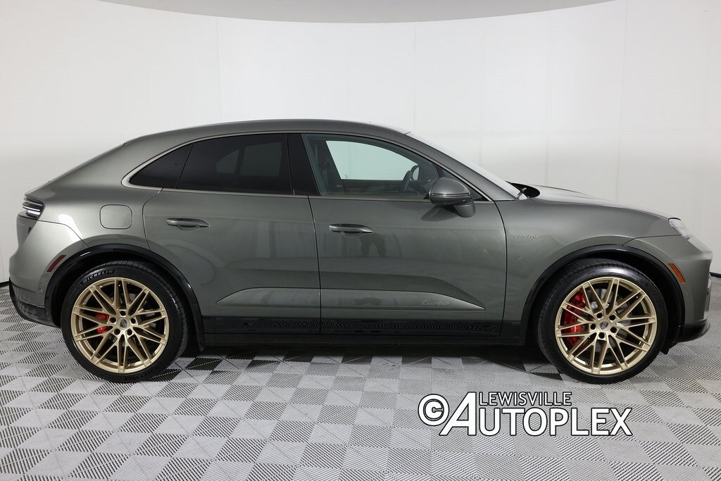 2025 Porsche Macan Electric Turbo photo 4