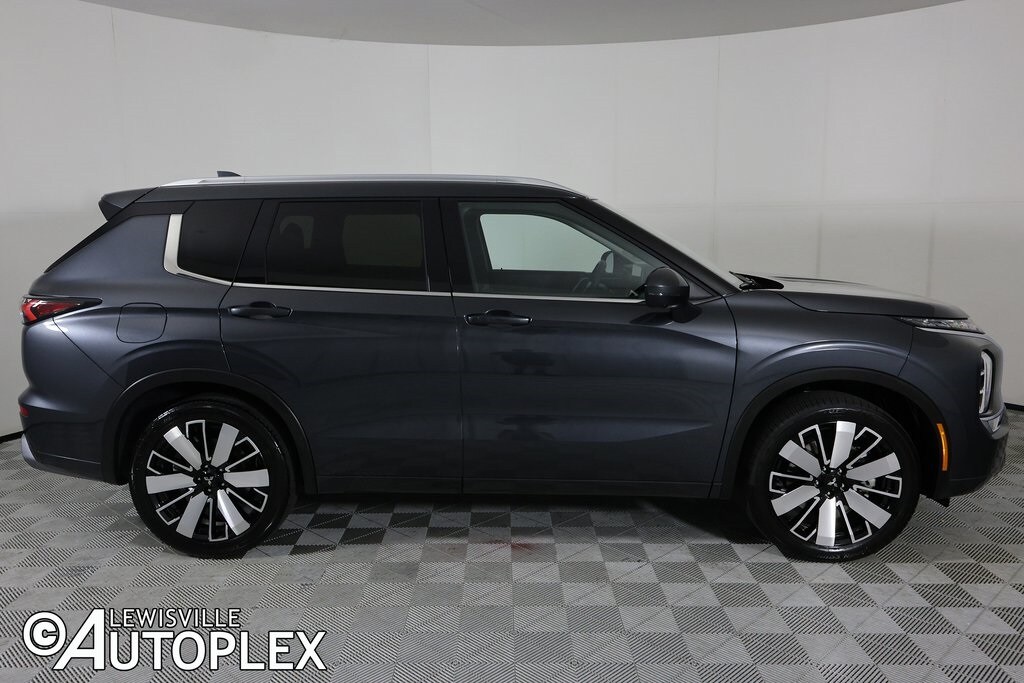 2025 Mitsubishi Outlander SEL photo 2