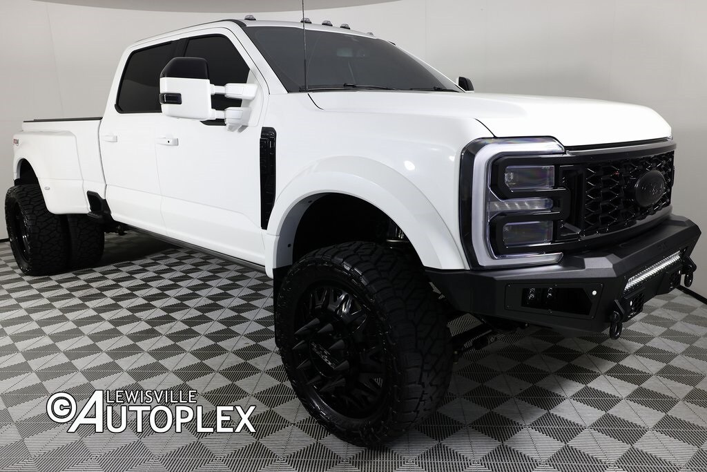 2025 Ford F-450 Platinum photo 3