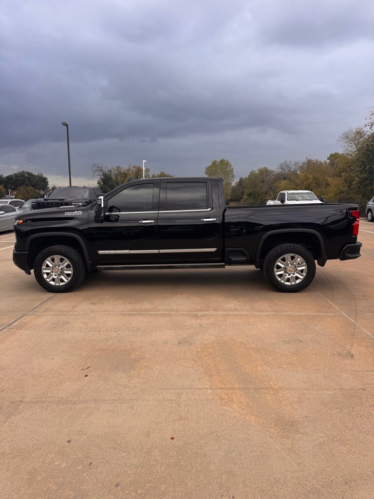 2025 Chevrolet Silverado 2500HD High Country photo 3
