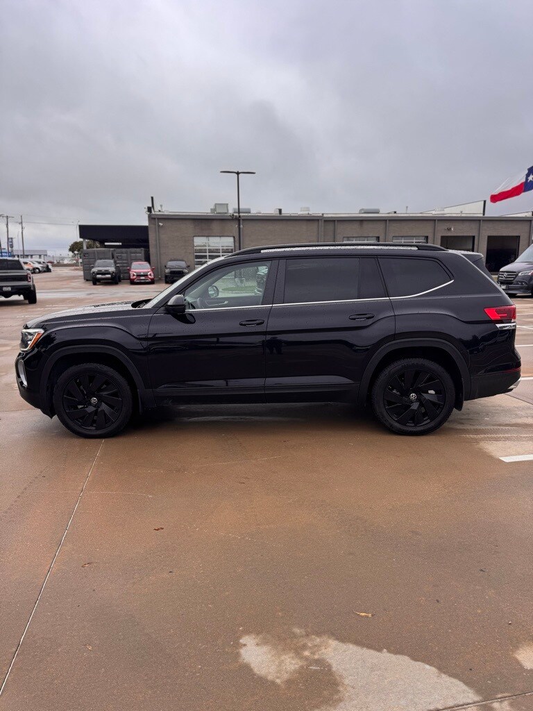 2024 Volkswagen Atlas SE Technology photo 2