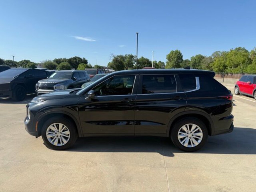 Used 2026 Mitsubishi Outlander ES SUV