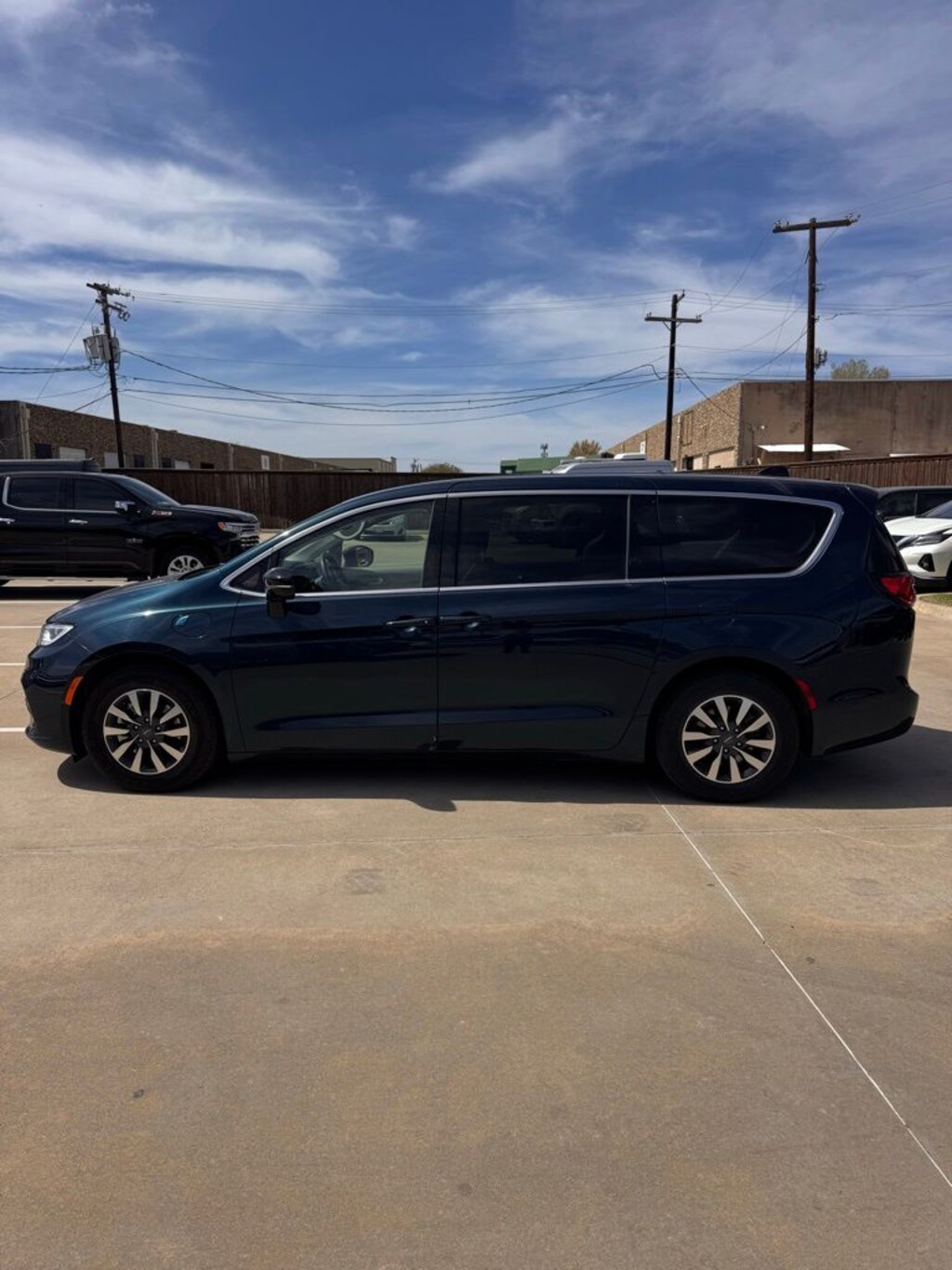 Used 2024 Chrysler Pacifica Hybrid Select Minivan/Van