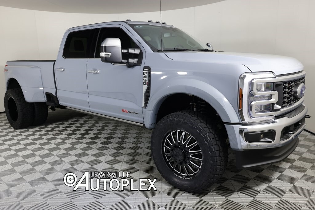 2025 Ford F-450 Lariat photo 3