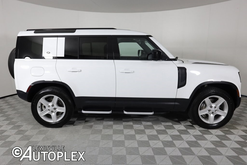 2023 Land Rover Defender 110 SE photo 4