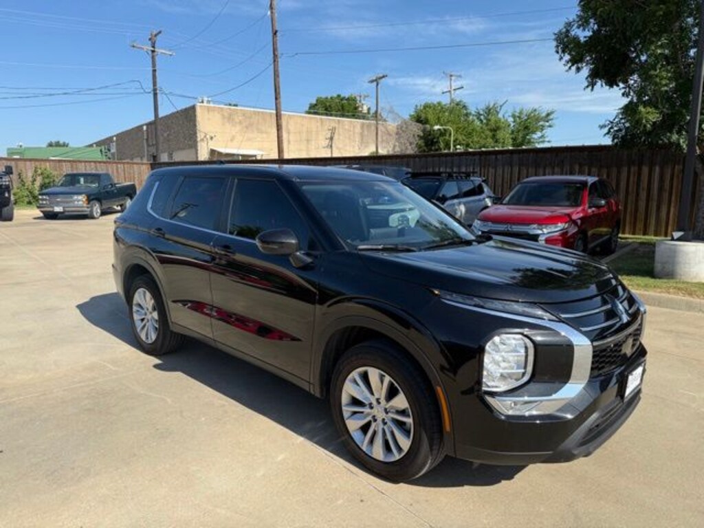 Used 2026 Mitsubishi Outlander ES SUV